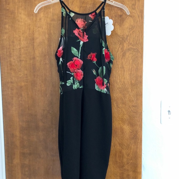 Black sleeveless dress with red roses - Picture 2 of 6